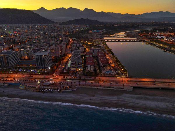 Avio karte Beograd Antalija 4 Avio karte Beograd Antalija panorama iz vazduha u sumrak