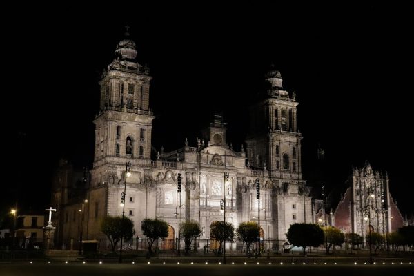 Avio karte Beograd Meksiko 6 Avio karte Beograd Meksiko - katedrala Metropolitan nocu