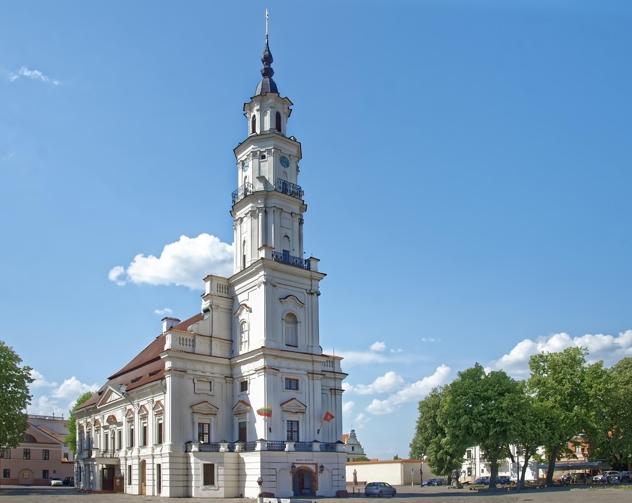 Avio karte Beograd Kaunas – Gradska kuća Beli labud na Trgu Gradske kuće u starom gradu