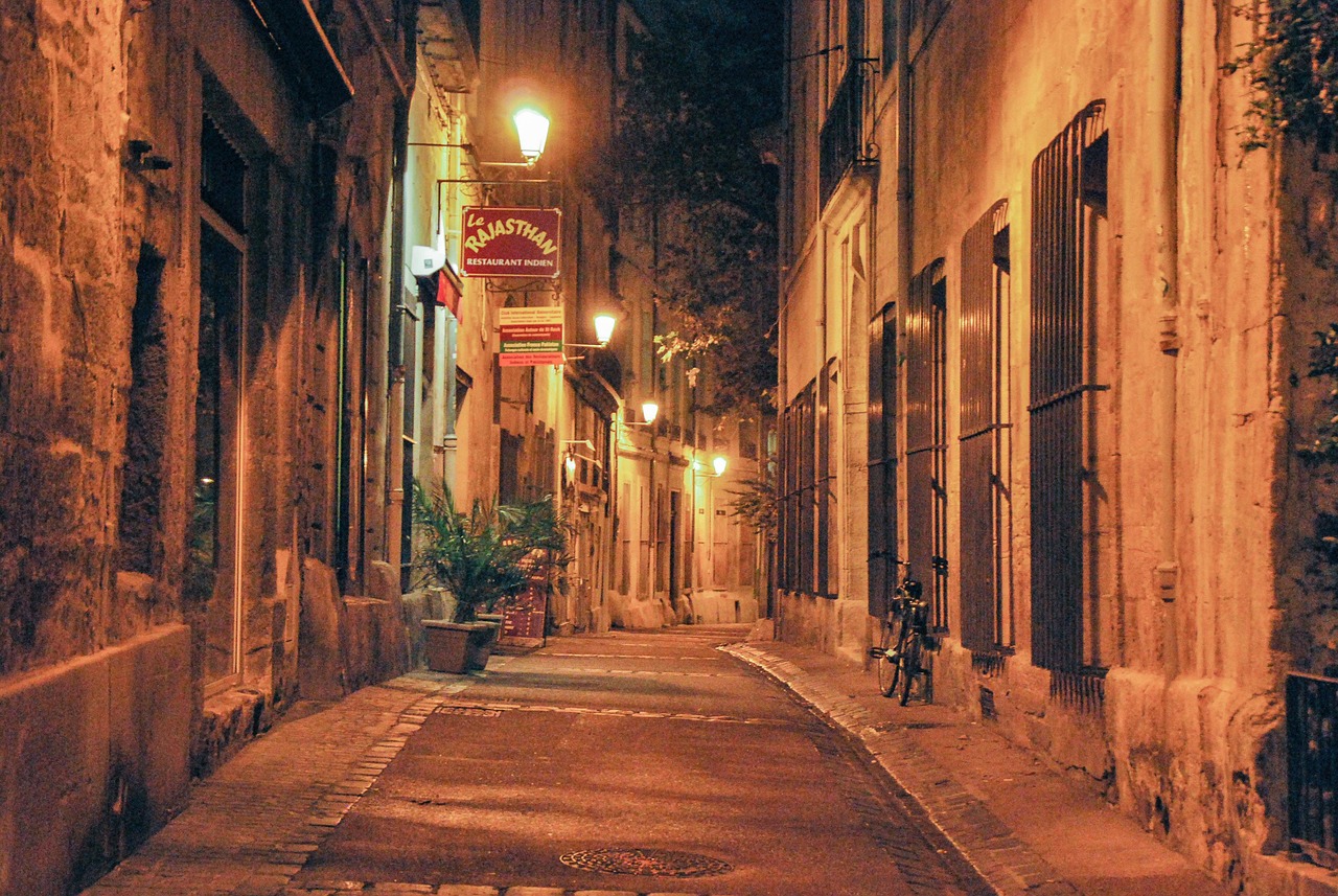 Stari grad Monpeljea noću