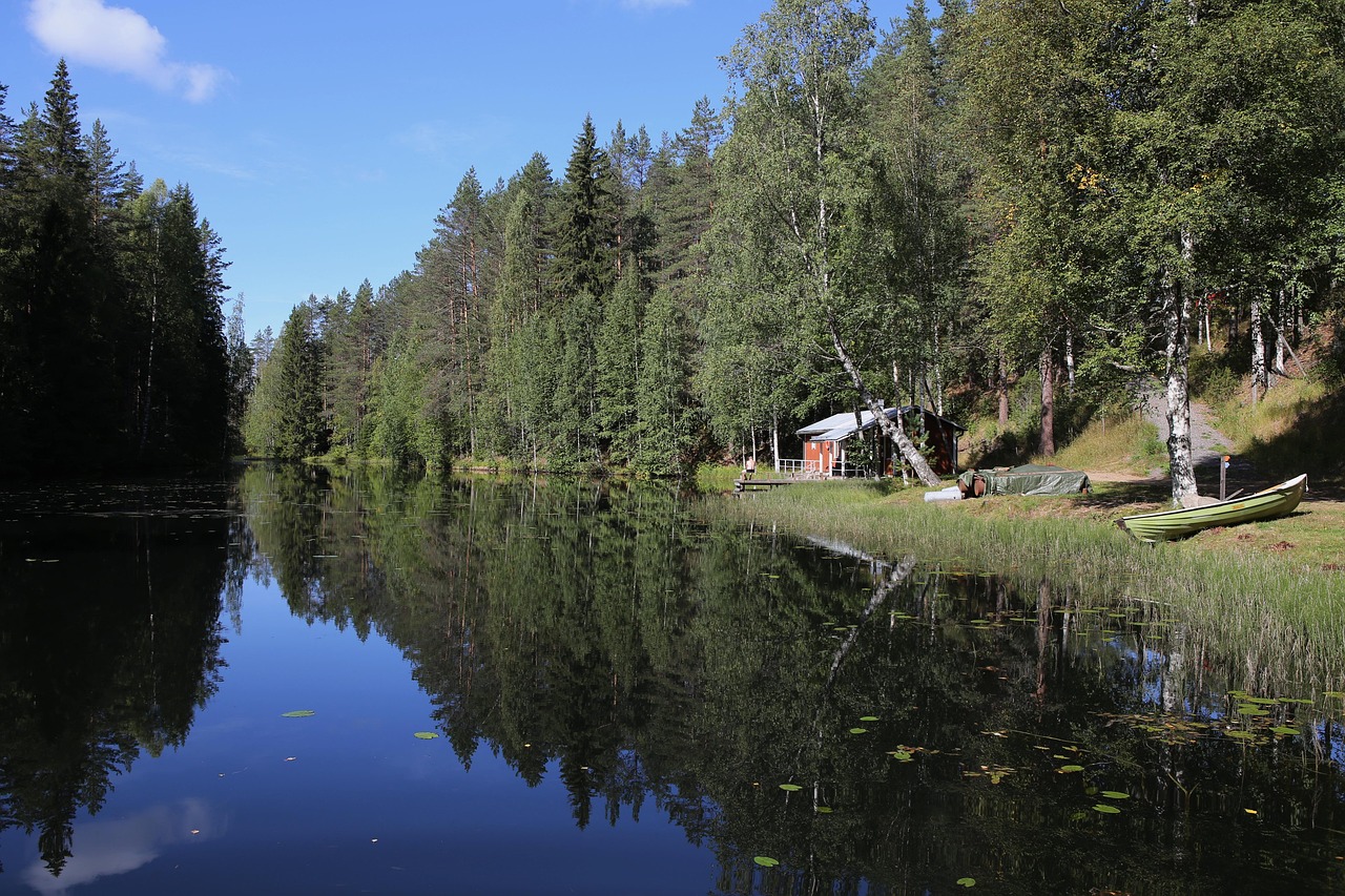 Finsko jezero i kućica sa saunom