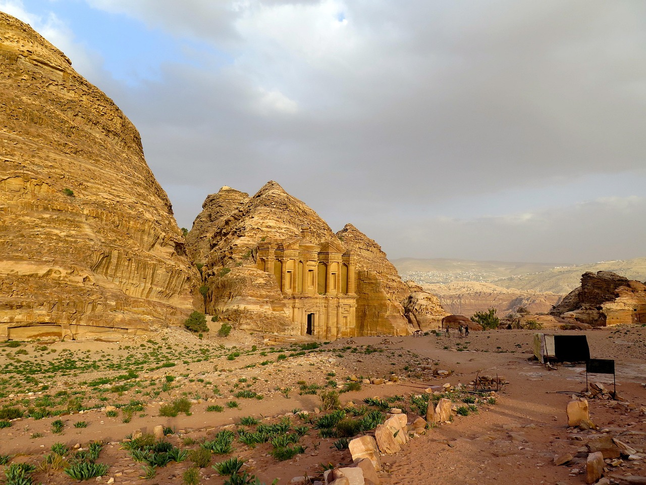 Petra, grad uklesan u stenu