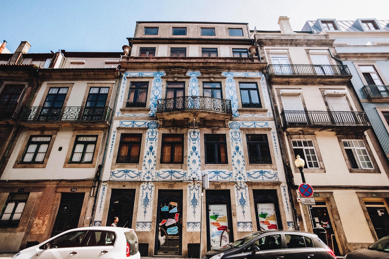 Avio karte Beograd Porto 2 fasade sa azulejos pločicama