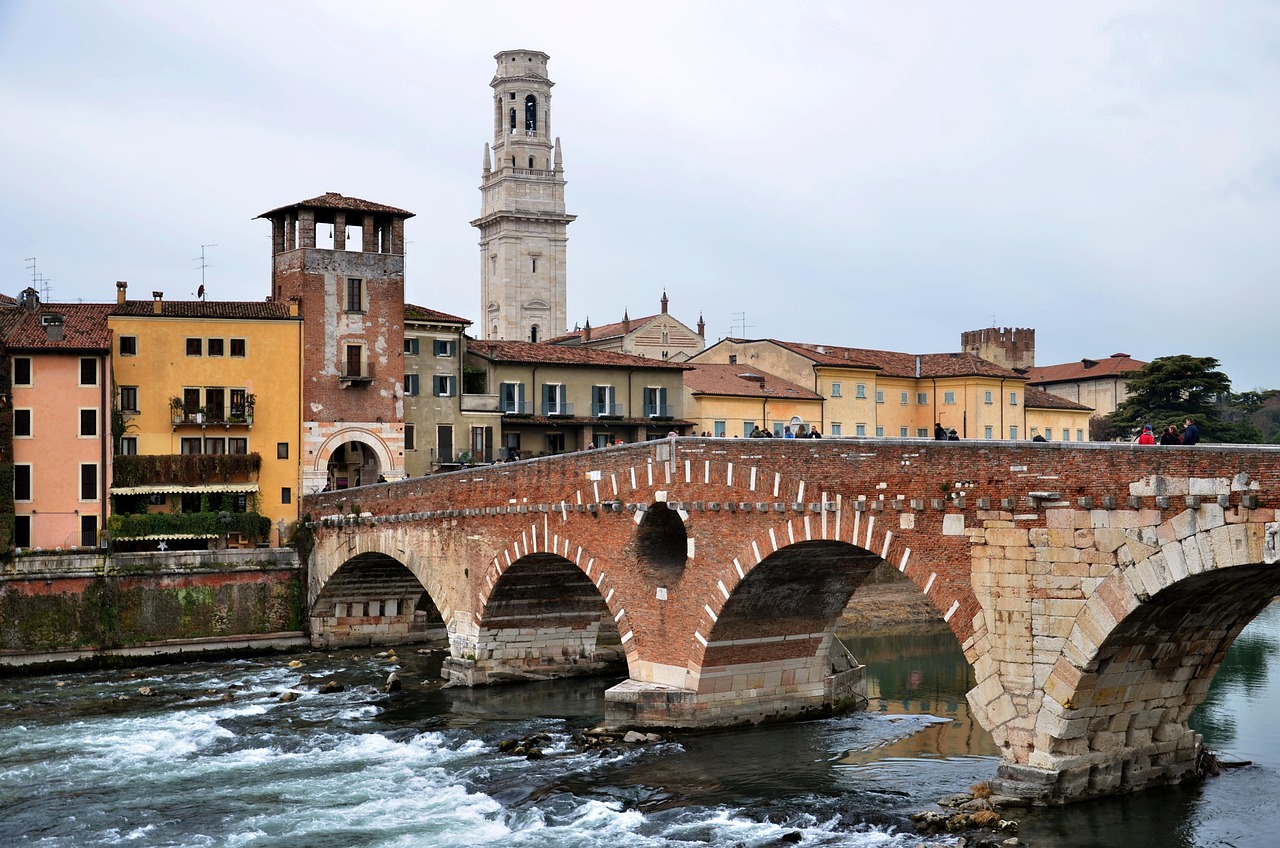 Kameni most Ponte Pietra u Veroni