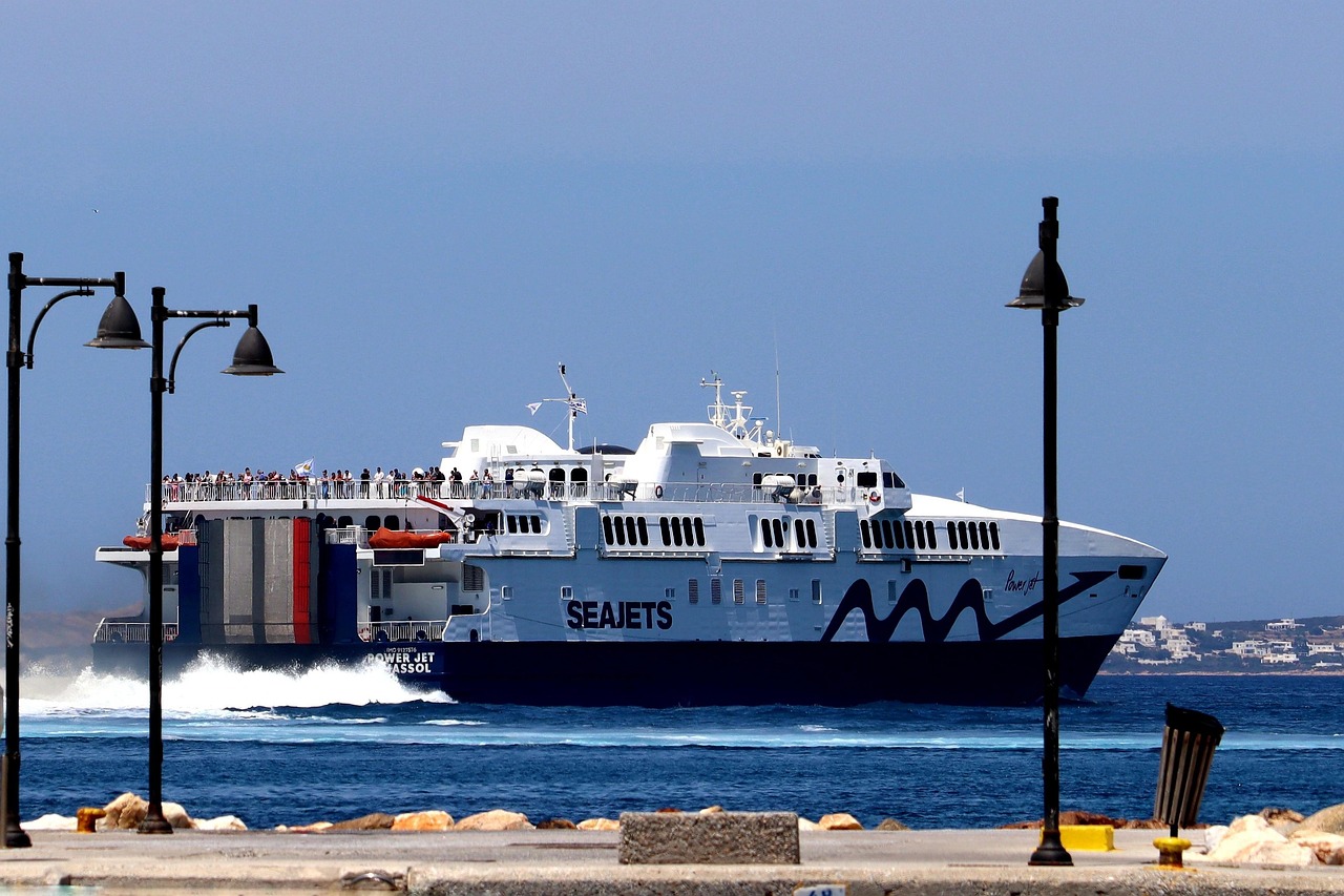 trajekt u luci Mikonos