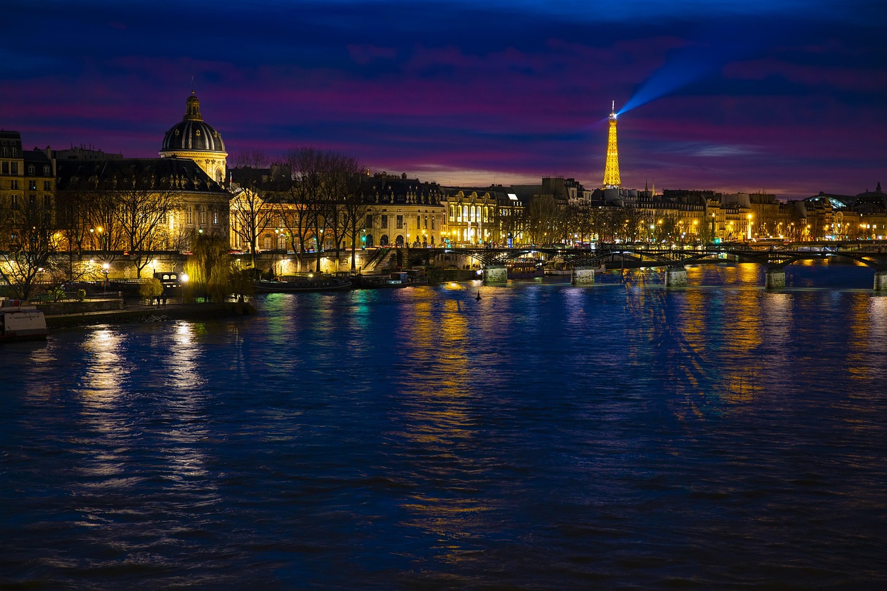 Pariz noću